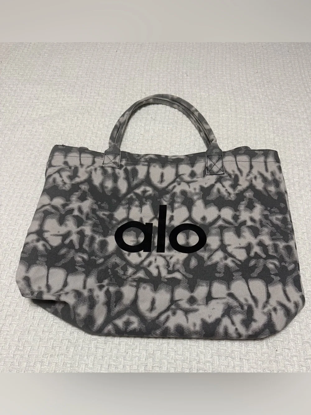 Alo Yoga Iconic Shopper Tote Bag- grey tie dye. Great condition!